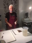 Herr Dr. Thaller, der Grandseigneur der radelnden Münchner Schokoladenfreaks und Initiator des Corona-Osterkorbs